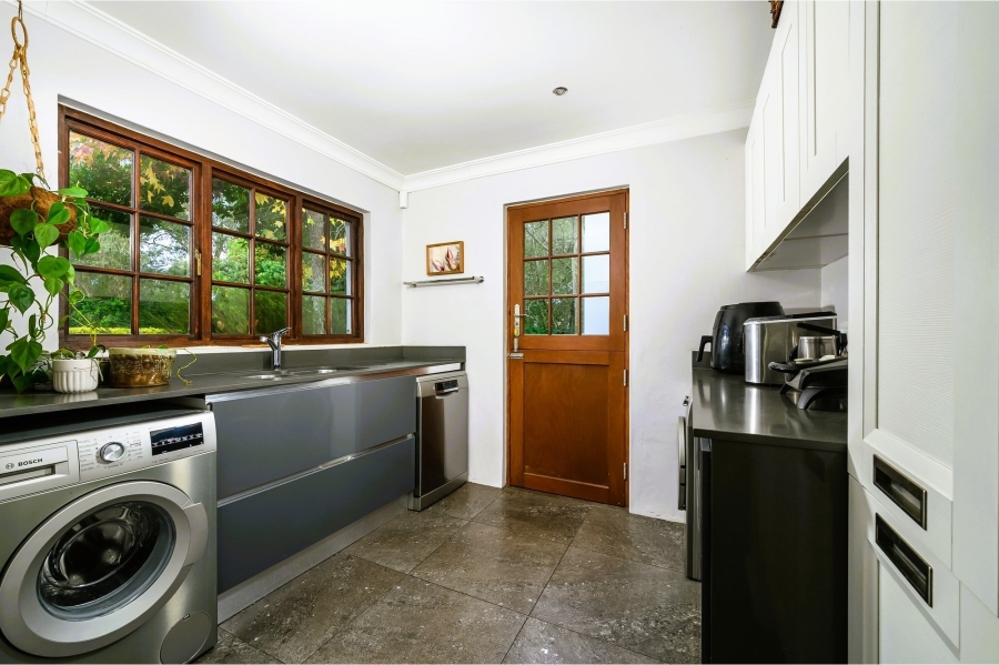 5 Bedroom Property for Sale in Theescombe Eastern Cape